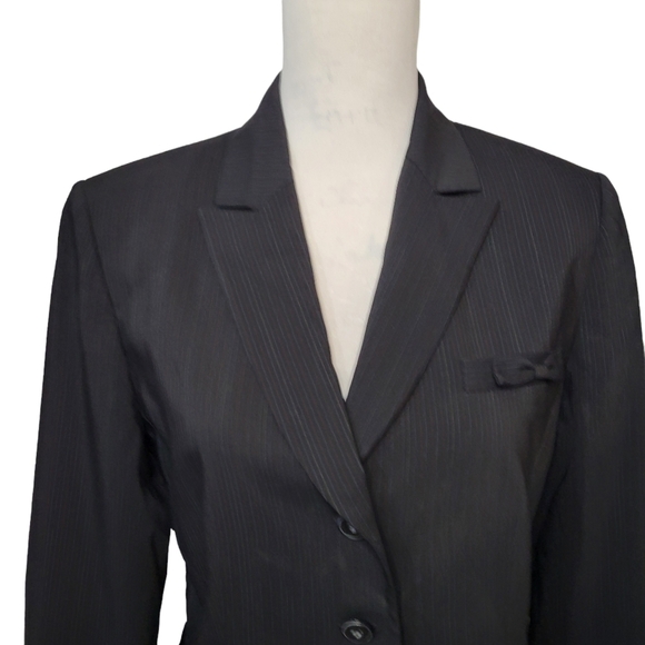 Tahari women's black pin striped blazer with bows on pockets size 10 - Picture 2 of 9